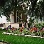Vele Rosse Hotel, Business & Leisure فندق